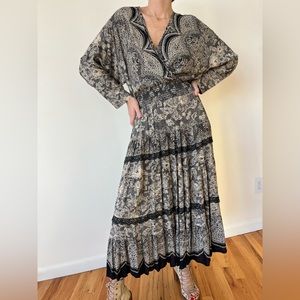 Beautiful dress! Vintage